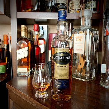 Glengoyne-21-Single-Malt-Square-bottle-backbar