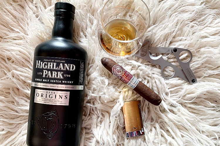 Highland-Park-Single-Malt-Whisky-Review-cigar-cutter.jpg