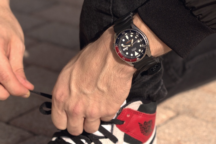 Seiko SKX008 Pepsi On Rubber Strap w Nike Shoes