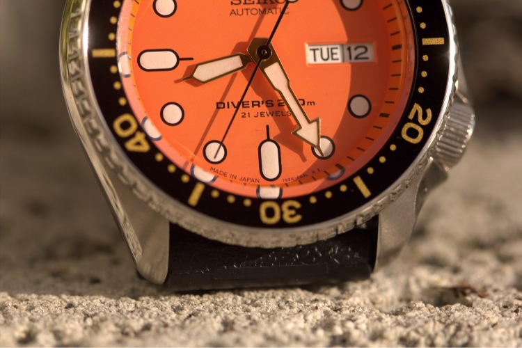 Seiko SKX011J1 Orange Dial Day-Date on Rubber
