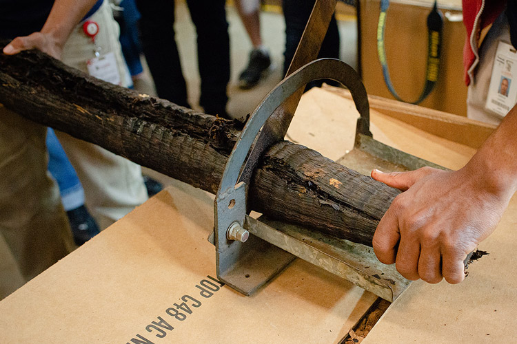 Cutting La Aurora Andullo Tobacco