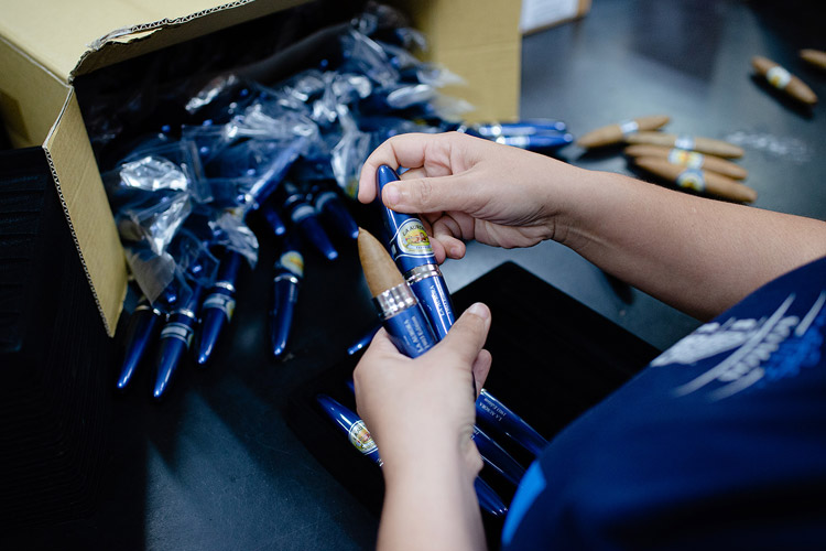 La Aurora Cigar Tubos