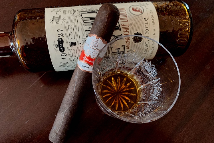 Ancho-Reyes-Chili-Liqueur-Casa-Turrent-Cigar-pairing