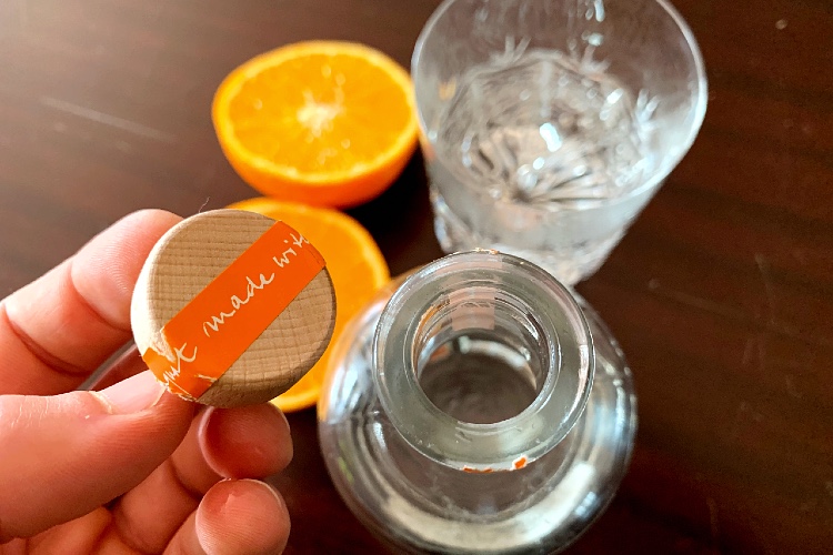 Fair-Kumquat-Liqueur-Review-orange-bottle-cap