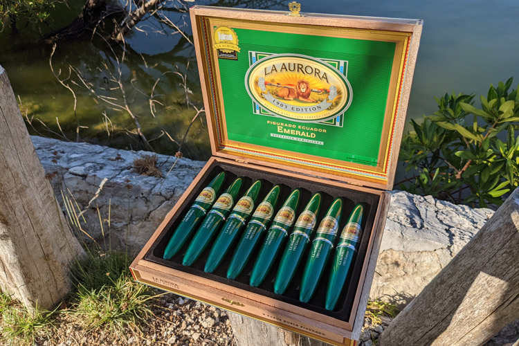La Aurora 1903 Emerald Cigar Box Open