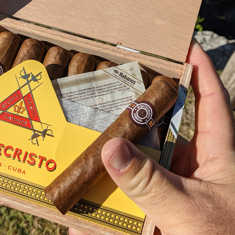 Montecristo Petit Edmundo Cigar Look & Feel