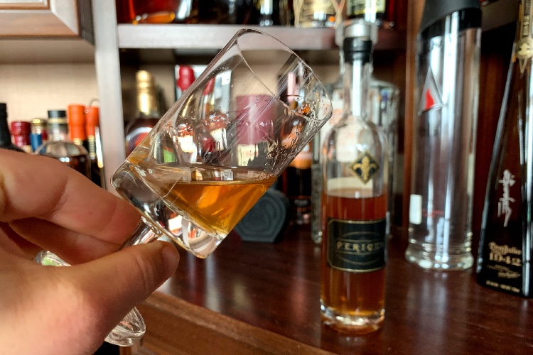 Perique-Tobacco-Liqueur-Nosing-Glass-visual-color