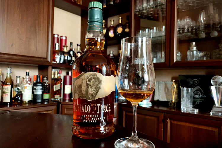 Buffalo-Trace-Bourbon-Whiskey-Review-bottle-and-glass-color