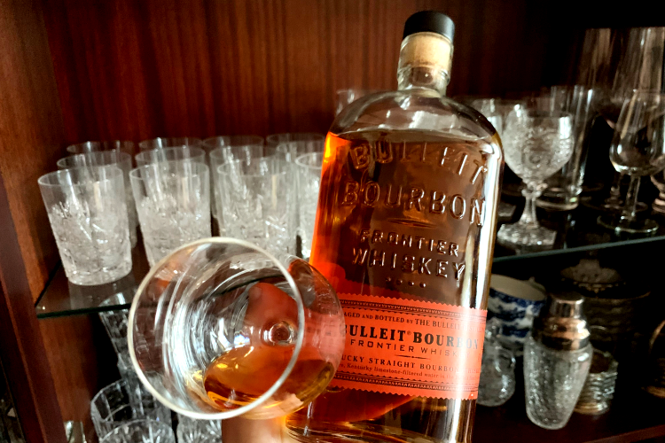Bulleit-Bourbon-Robe-Glass-Back-Bar-Whiskey-Review