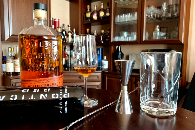 Bulleit-Bourbon-Vermouth-Manhattan-Bar-Tools-Whiskey-Review
