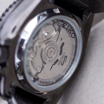 4R36-Movement-Through-Caseback-on-SRPD65