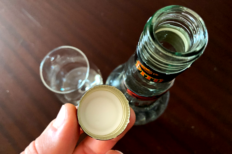 Cachaca-Pitu-Bottle-Metal-Cap-Look-and-Feel