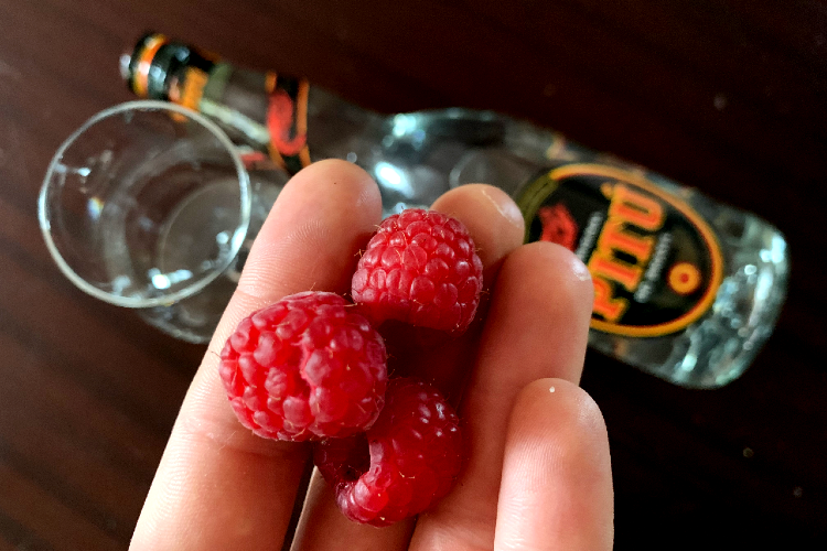Cachaca-Pitu-Review-Snack-Pairing-Raspberries