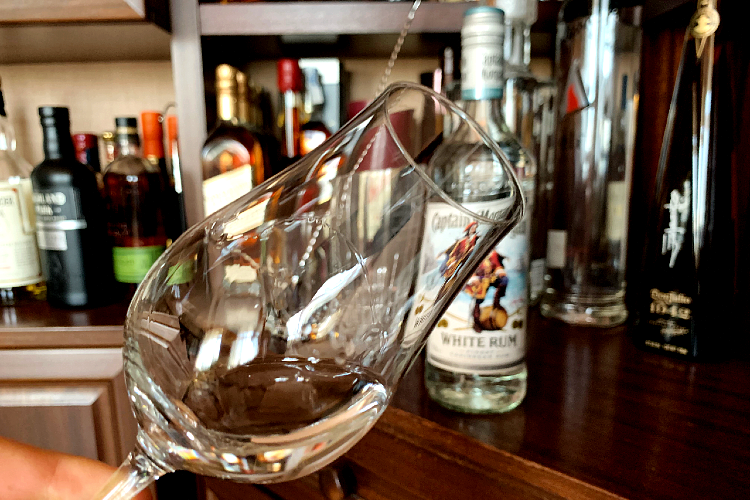 Captain-Morgan-White-Rum-Review-Robe