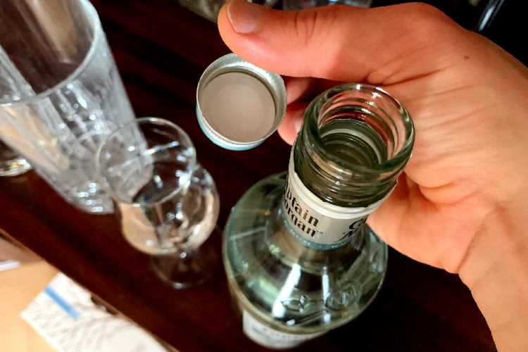 Captain-Morgan-White-Rum-Review-metal-cap-bottle-design