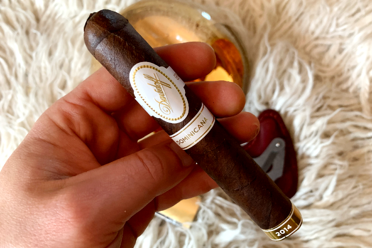 Davidoff-Dominicana-Cigar-Review-Ashtray-cutter-lighter