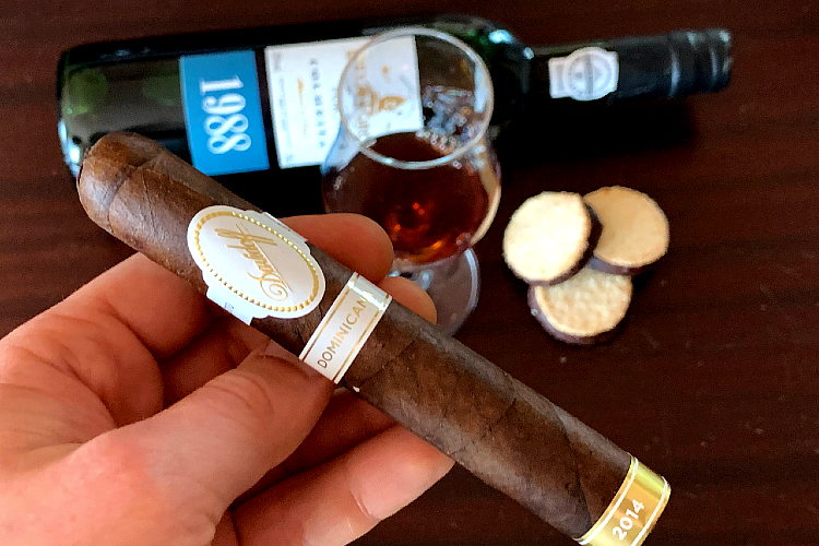 Davidoff-Dominicana-Cigar-Review-Pairing-Port-Vintage-Coconut-Cookie