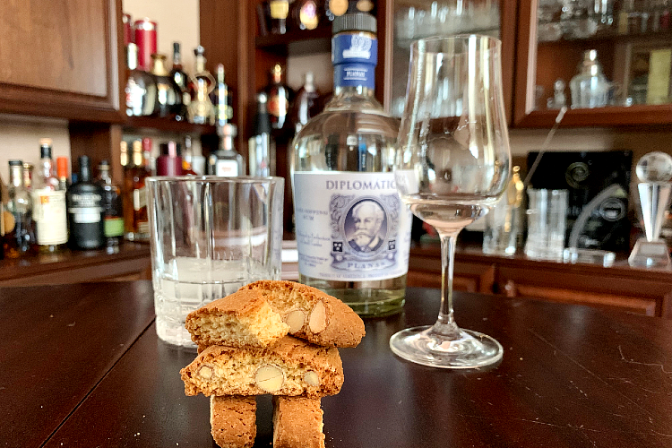 Diplomatico-Planas-Cantuccini-Snack-Pairing-Fingerfood-cookie-Rum-Review