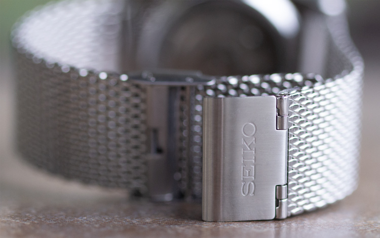 Full-Width-SRPD75-Steel-Milanese-Bracelet-Clasp-Details