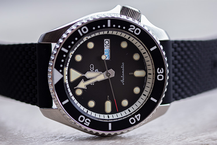 SRPD95-Seiko-5-Sports-Case-Details