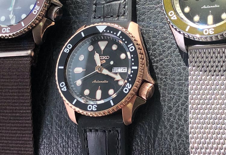 Seiko-SRPD76-SBSA028-Rose-Gold-Coating-Case-Details