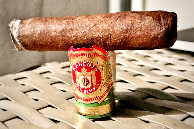 Arturo-Fuente-Spanish-Lonsdale-Maduro-final-third-cigar-ring
