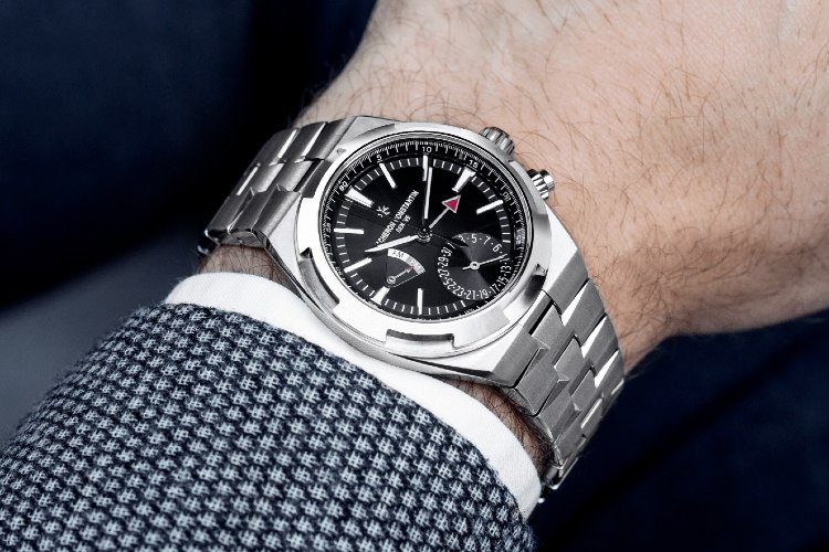 Vacheron Constantin Overseas Dual Time 7900V-110A-B546 Black Dial On Wrist