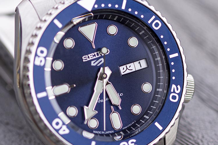 Seiko SBSA001 SRPD51 Blue Sunray Dial Closeup Details