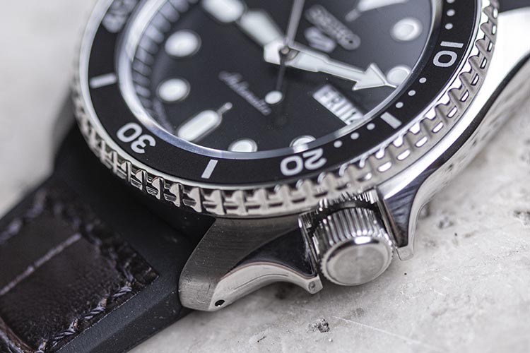 Seiko SBSA027 Diver Stainless Steel Case & Crown Details