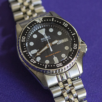 Black Dial Divers Bezel Closeup SKX013