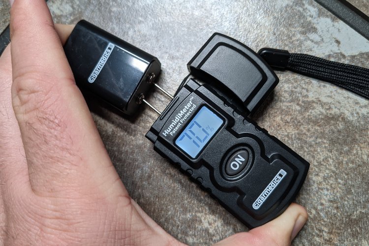 Calibrating CigarMedics HumidiMeter Device