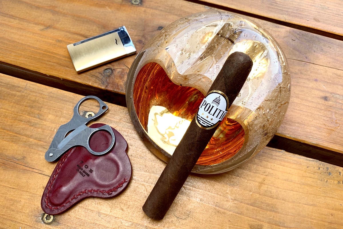 El-Politico-Cigar-Review-Feature-Czevitrum-Ashtray-Gold-Razor-Cut