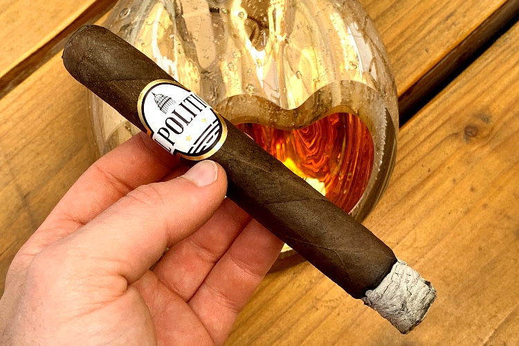 El-Politico-Cigar-Review-First-Third-Ashtray-Gold