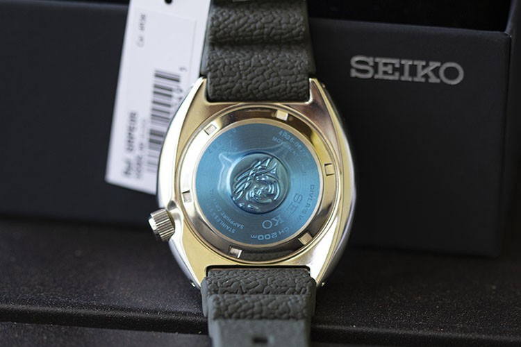 Seiko King Turtle SRPE05 Caseback And Silicone Strap Texture