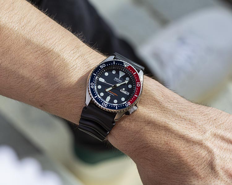 Seiko SKX009J Pepsi On rubber Strap Wristshot