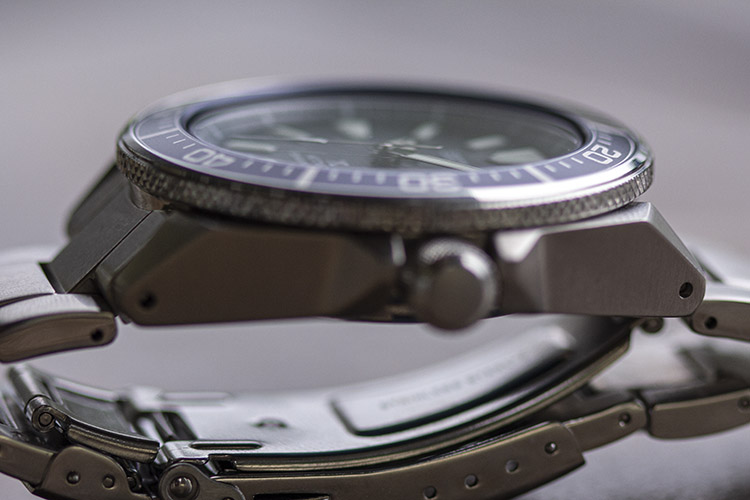 Side Case Profile And Lugs Of SRPB49 SBDY007