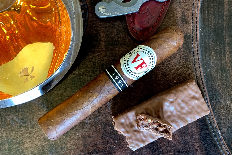 VegaFIna-1998-VF52-Cigar-Review-chocolate-bar-pairing