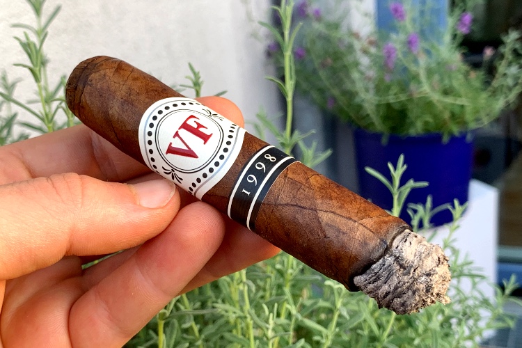 VegaFina-1998-VF52-Cigar-Review-First-Third-balcony