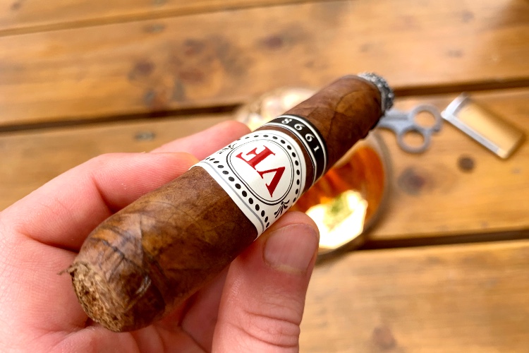 VegaFina-1998-VF52-Cigar-Review-First-Third