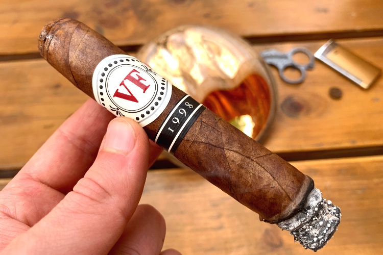 vEGAFINA-1998-VF52-Burn-Ash-Cigar-Review
