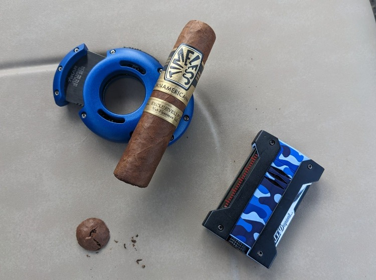 Camo ST Dupont Defy Xtreme Cigar Lighter And Xikar XO Cutter In Blue