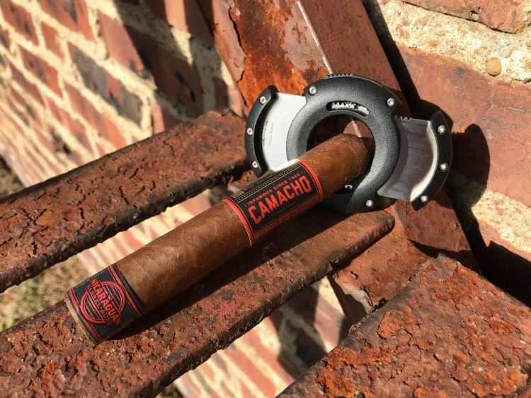 Xikar-XO-Premium-Cigar-Cutter With Camacho Cigar