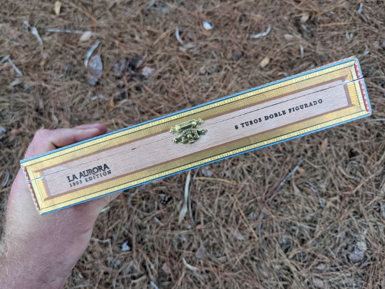 Front Details Of La Aurora 1903 Edition Platinum Box