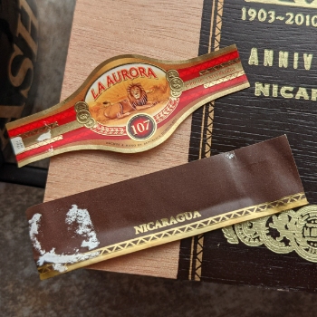Double Cigar Bands Up Close 107 Nicaragua Cigar