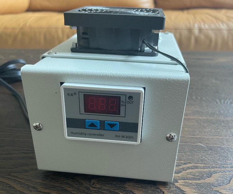 Front Side LCD Screen Of EB-200 Cigar Humidifier