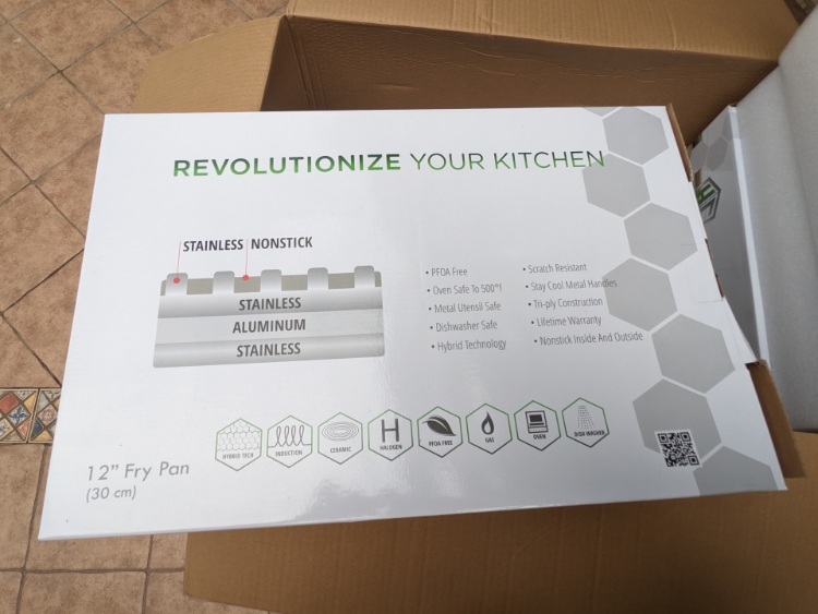 Hexclad Box Illustrating Pan Construction