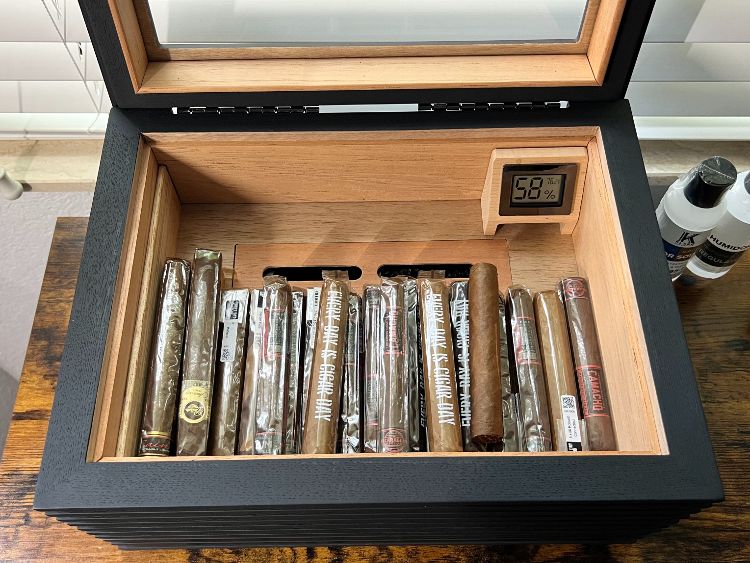 Case Elegance Kobi Humidor Inside