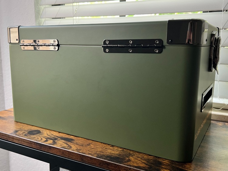 View Of Hinges On Case Elegance Humidor