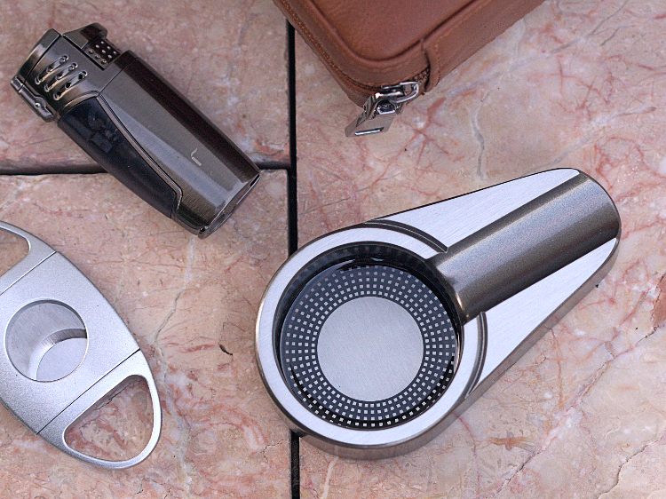 Single Cigar Ashtray In Silver Metal Finish