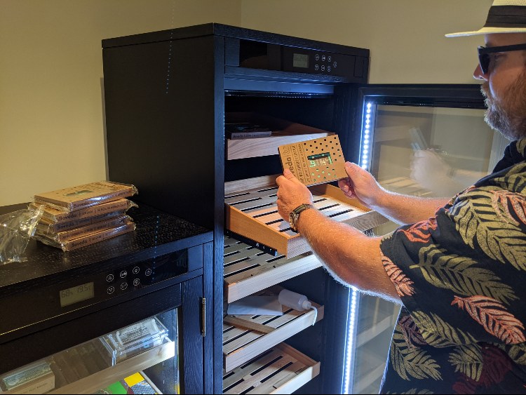 Paul reviewing Remington Cabinet Humidor